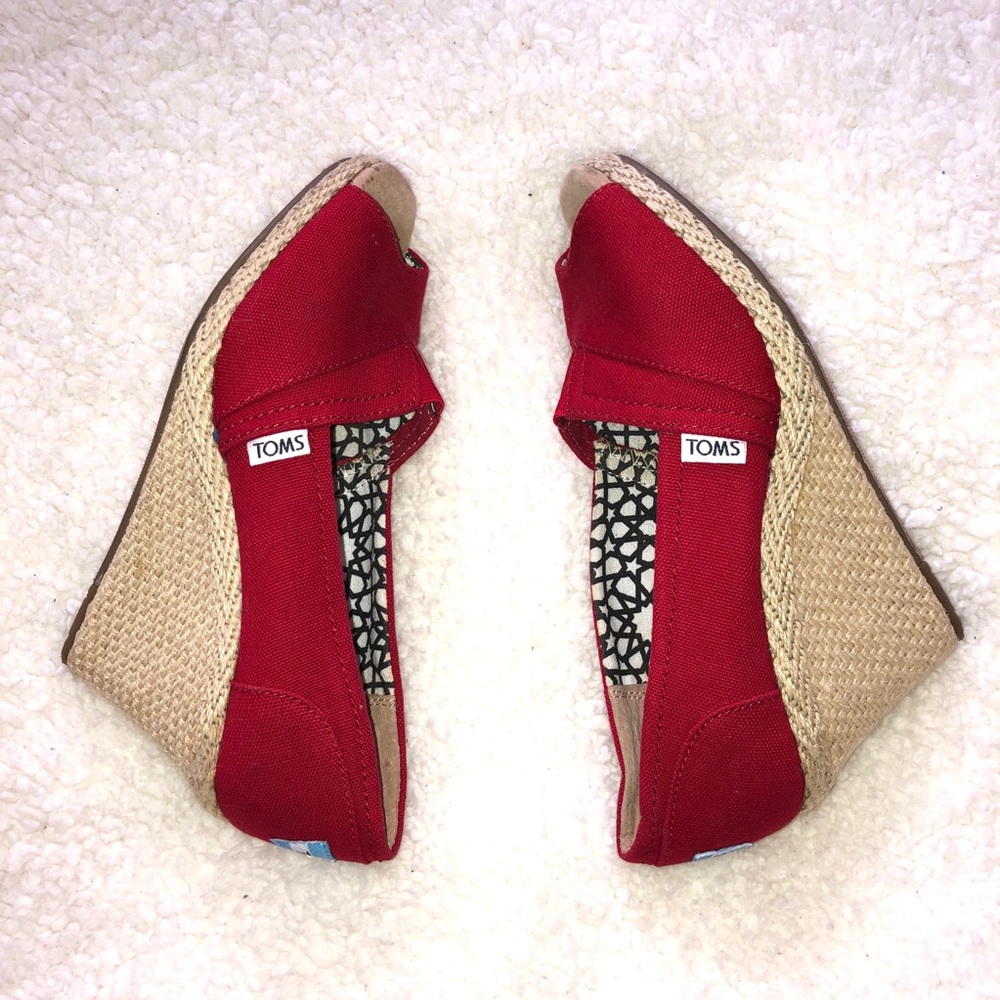 [7] Toms Calypso Red Canvas & Hemp Wedges